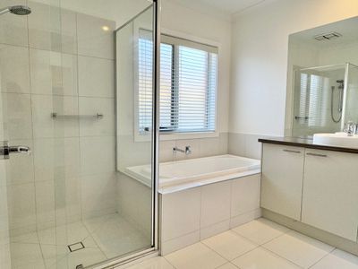 1167 Ison Road, Manor Lakes