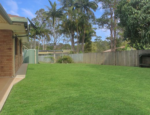 Great Family Home + Location image 13