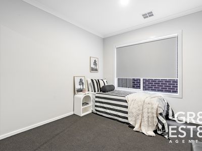 16 Aurora Drive, Cranbourne West