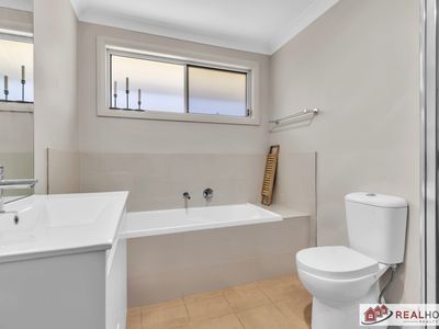 13 Carcoola Way, Jordan Springs