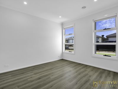 85 Pienza Road, Fraser Rise
