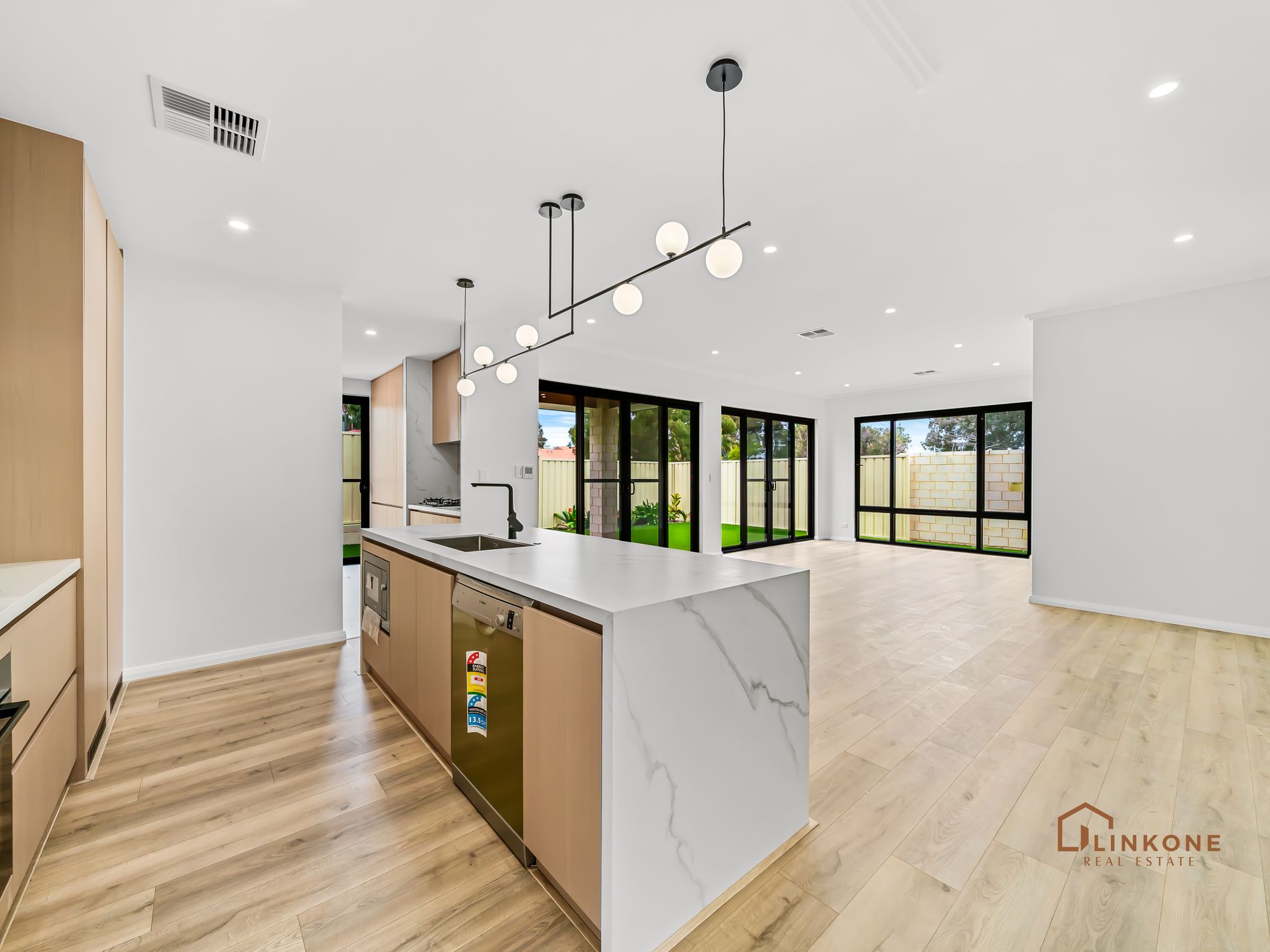 10 Brolga Promenade, Willetton