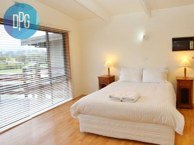 2 / 4 Omega Street, Merrijig