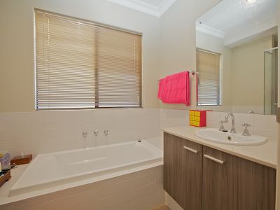 26 Weaponess Road, Scarborough