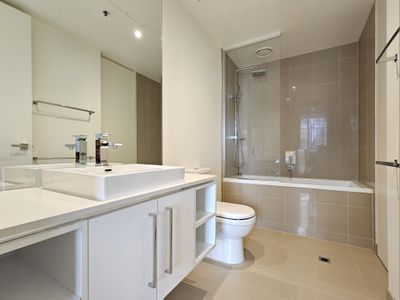 4607 / 27 Therry Street, Melbourne