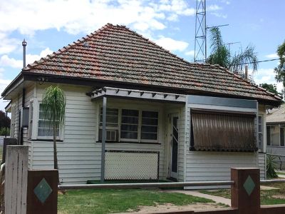 218 Lachlan , Hay