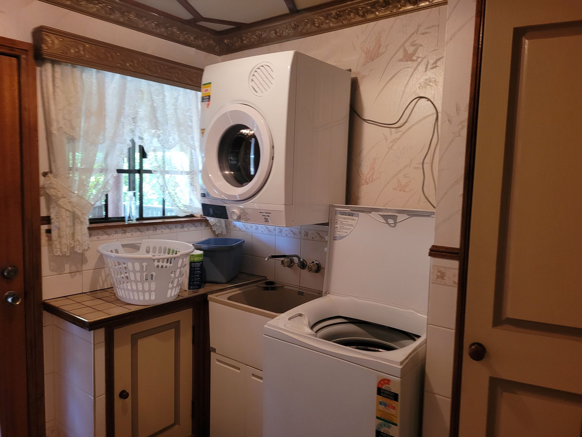 32 WILLOUGHBY STREET, Willows