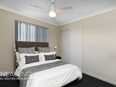 48 Lakes Entrance Dr, Springfield Lakes