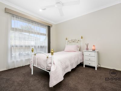 3 / 4 Bay Laurel Close, Lynbrook