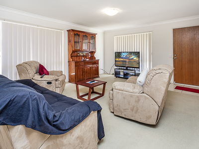 2/3 Lady Bowen Parade, Rothwell