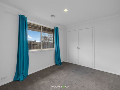 8 Artists Crescent, Narre Warren South