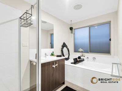 2  Grandstand Cres, Clyde North