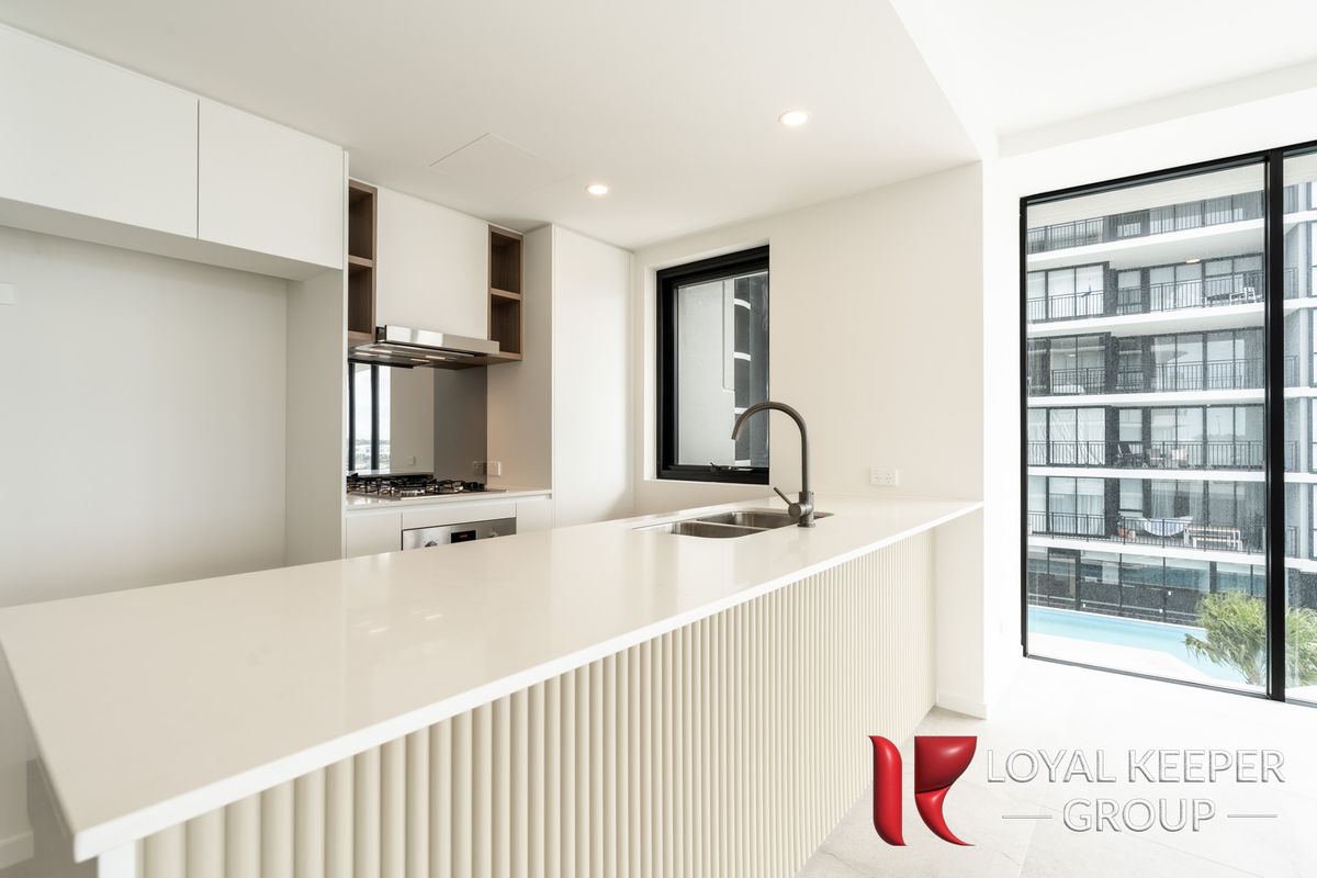 2301 / 10 Sickle Avenue, Hope Island