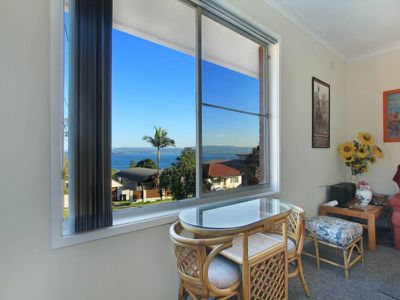 54 Grandview Parade, Lake Heights