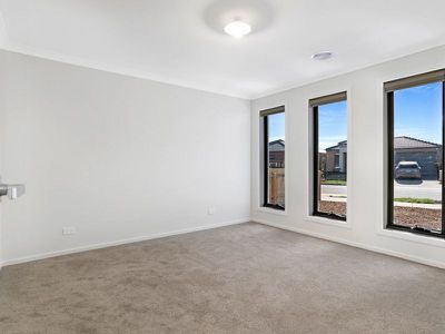 9 Cotton Field Way, Brookfield