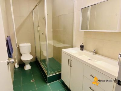 8 / 9 Hogan Court, Gray