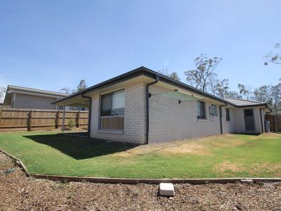 25 Chatswood Court, Deebing Heights