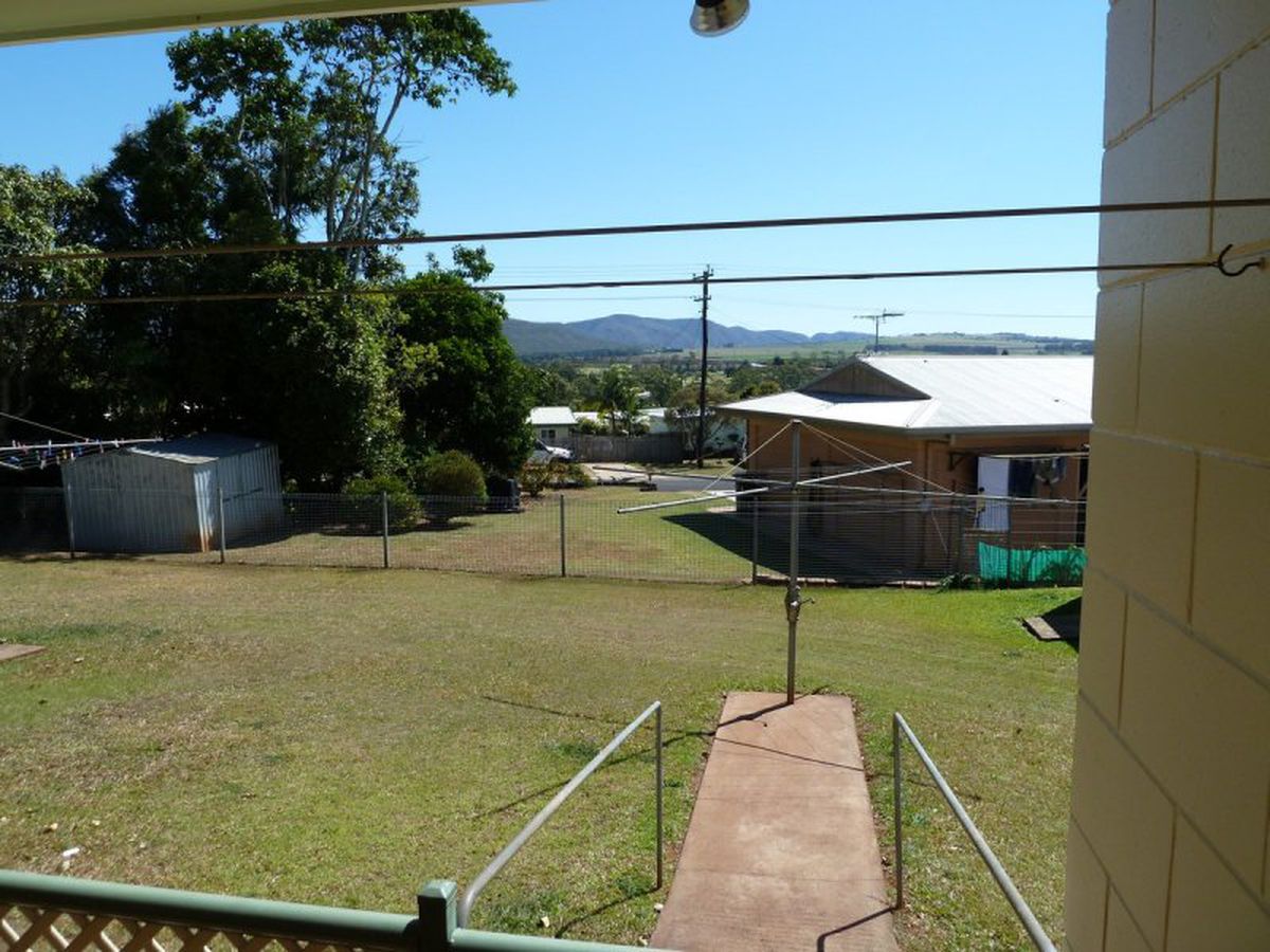 2 / 12 Rita Circt., Atherton