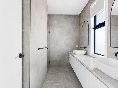 36 Stapley Crescent, Altona North