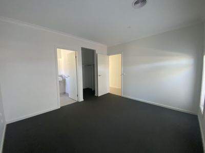 4 Federation Boulevard, Truganina