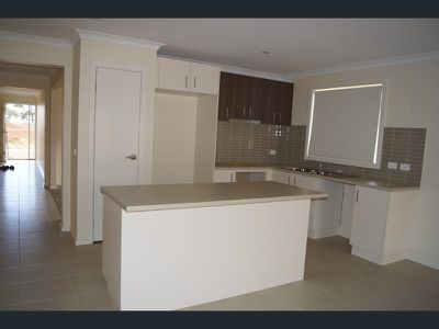 4 Bindley Crescent , Weir Views