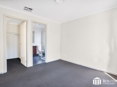 2 / 8 Gayle Court, Clayton South