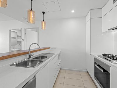 711 / 8 Dickens Street, Spring Hill