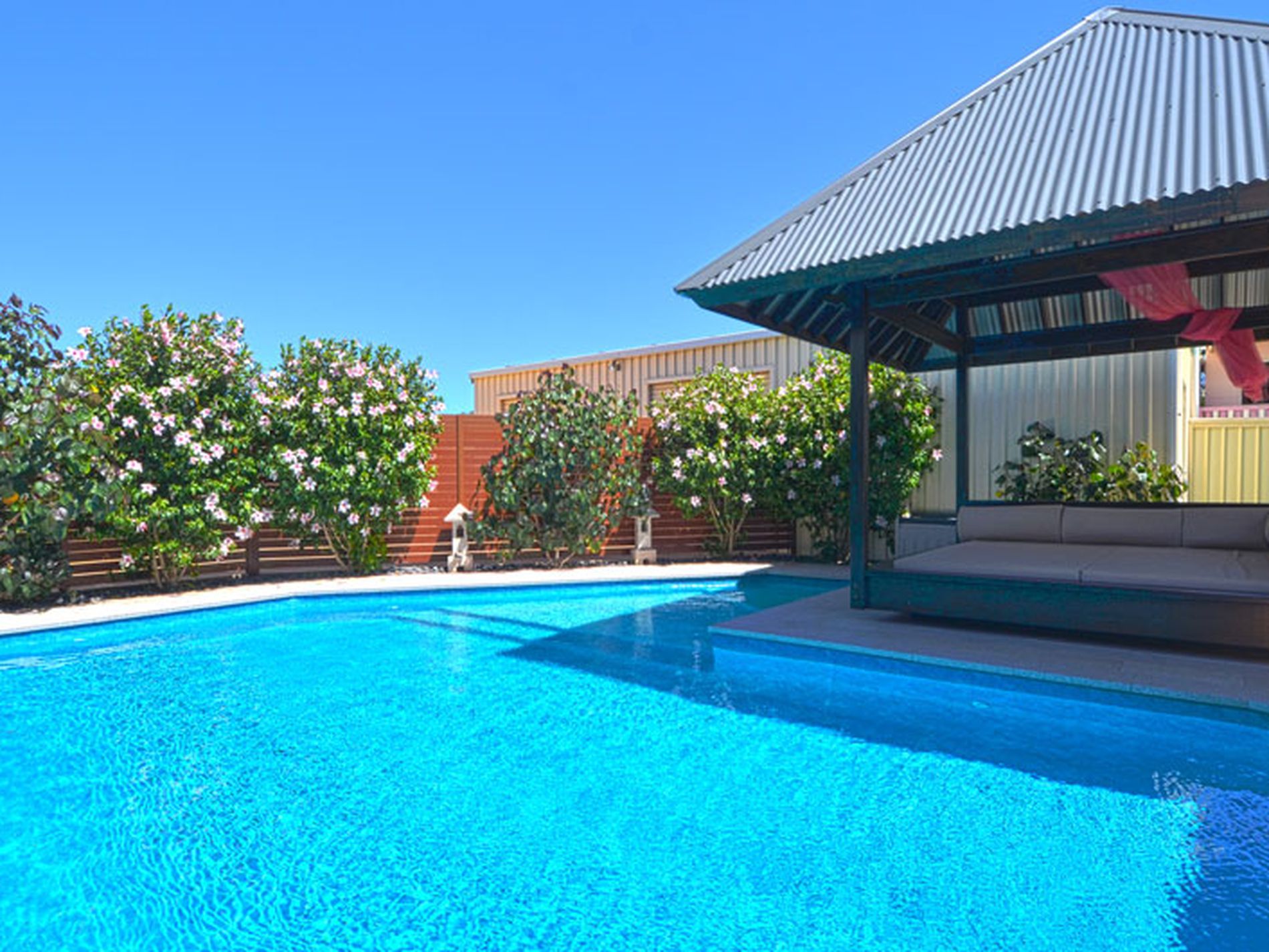 5 Buchanan Court, Somerville