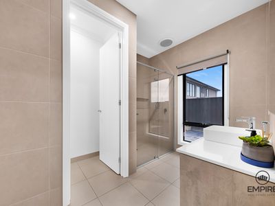 56 Carnelian Circuit, Clyde North