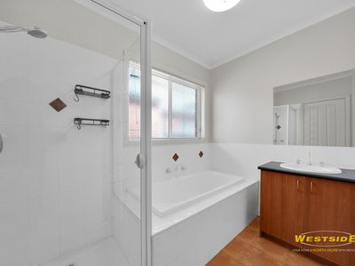 35 Harkaway Avenue, Hoppers Crossing