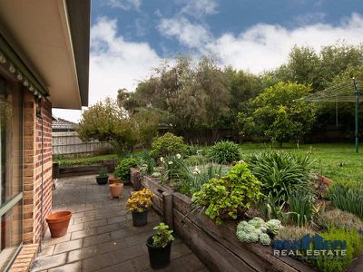 64 Lakeview Drive, Narre Warren South