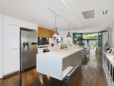 31102 / 2 Ephraim Island , Paradise Point