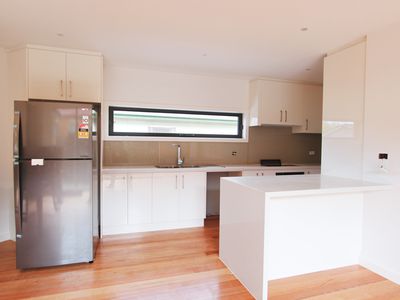 1 / 4 Harlington Street, Clayton