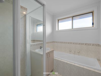 8 Artists Crescent, Narre Warren South