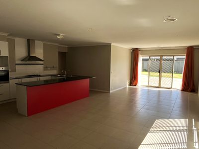 9 Cape Barron Drive, Lara