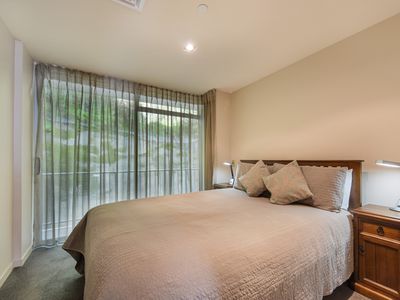 106 / 283 Wakefield Quay, Stepneyville