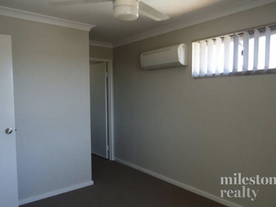 1 / 25 Pilkena Street, Tom Price