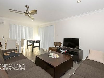 2 Nepal Court, Springfield Lakes