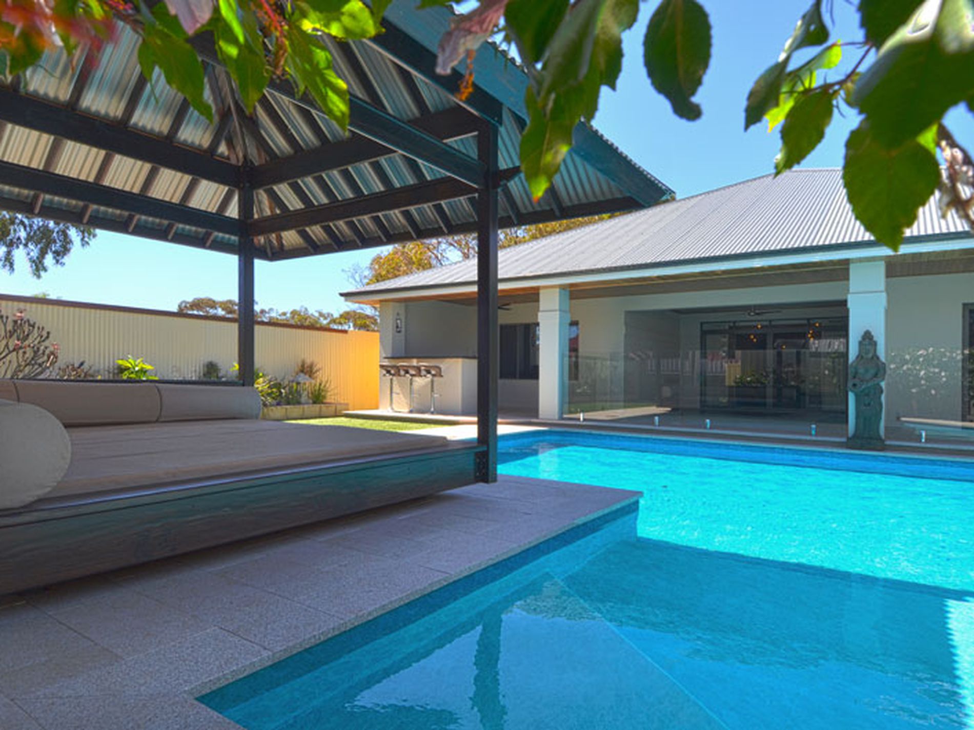 5 Buchanan Court, Somerville