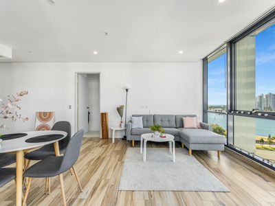 911 / 2 COMO CRESCENT, Southport