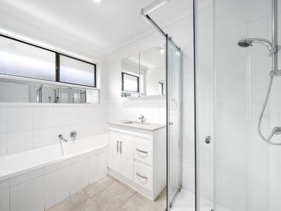 2 / 27 Panorama Street, Clayton