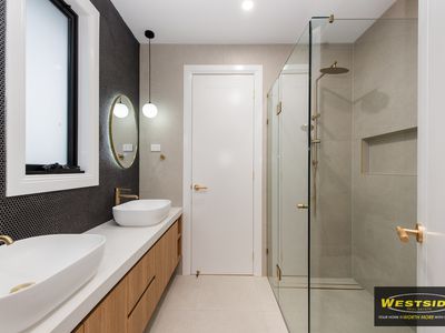 31 Alrose Gr, Deanside