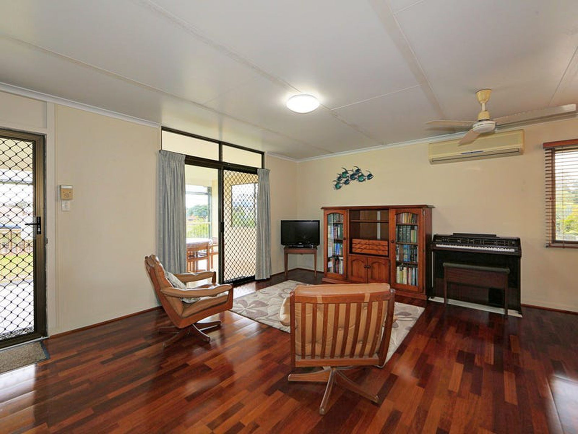 9 Fifth Avenue, Woodgate
