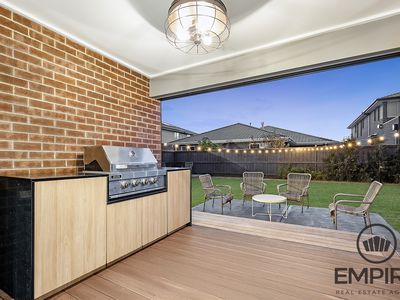 37 Casa Cct, Clyde North