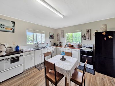 45 Planet Avenue, Atherton