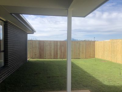 17 Langland Circuit , Walloon