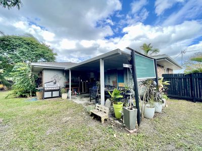 2 / 2 Hakea Court, Kawungan