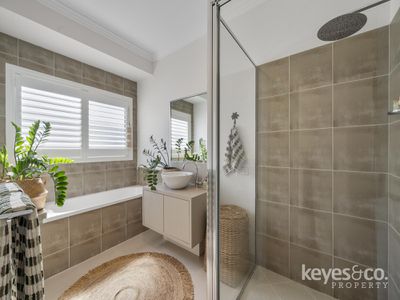 12 Tahlia Circuit, Mount Louisa