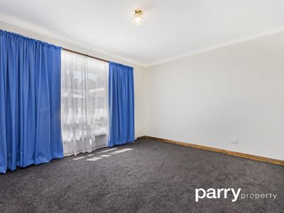 1/4 Bluegum Road, Youngtown