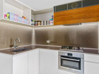 R213 / 200-220 Pacific Highway, Crows Nest